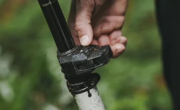 New RockShox REVERB AXS - wireless dropper post for tall guys as well