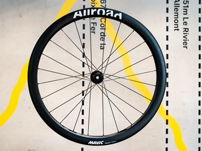 Mavic Allroad S Carbon – levná karbonová gravel kola