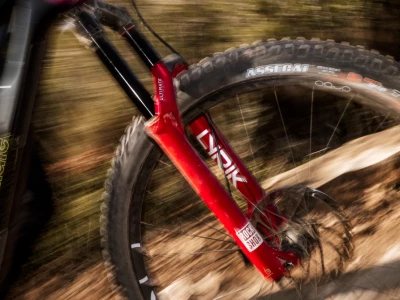 A RockShox új trail villa és lengéscsillapító szériája
