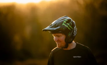 TLD Stage Stunt - new helmet for gravity riders