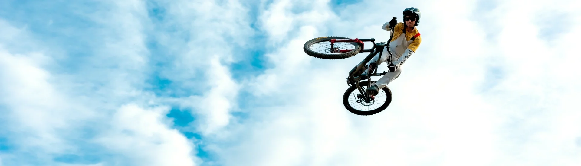 TLD Stage Stunt - new helmet for gravity riders