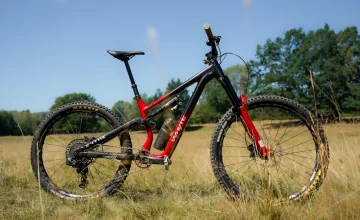 Whyte Sythe: Egy brit enduro kerékpár, ami felállít a nyeregből