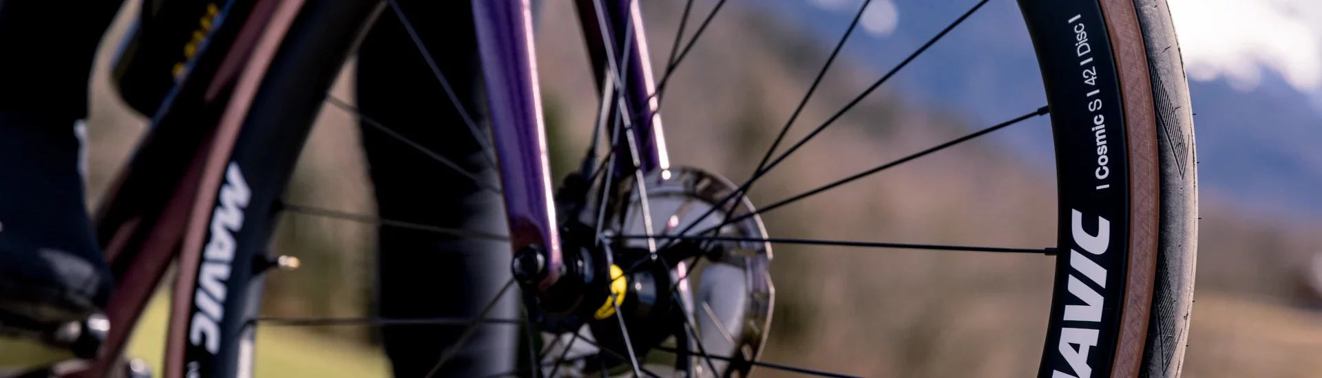 Karbonová kola Mavic Cosmic S 42 Disc: Cenově dostupná kola nejen pro silničáře
