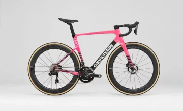 Megérkezett a 2025-s EF Education Team Replika!
