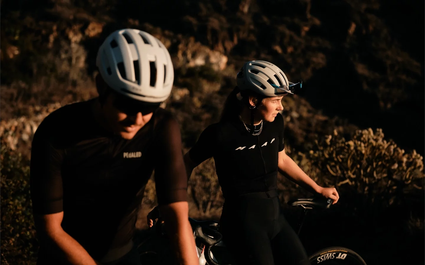 Fizik Kyros fejvédő